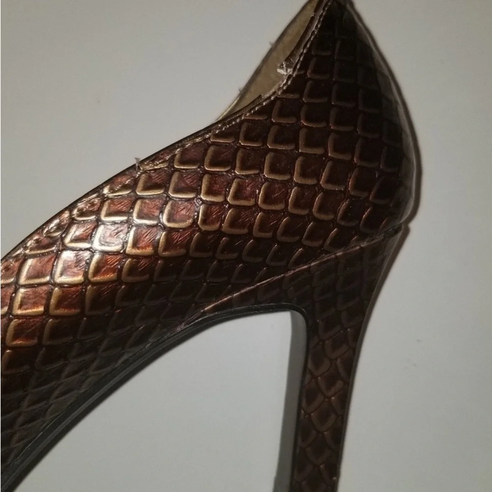 Pointed Toe Brown Metallic Textured Women's Pumps